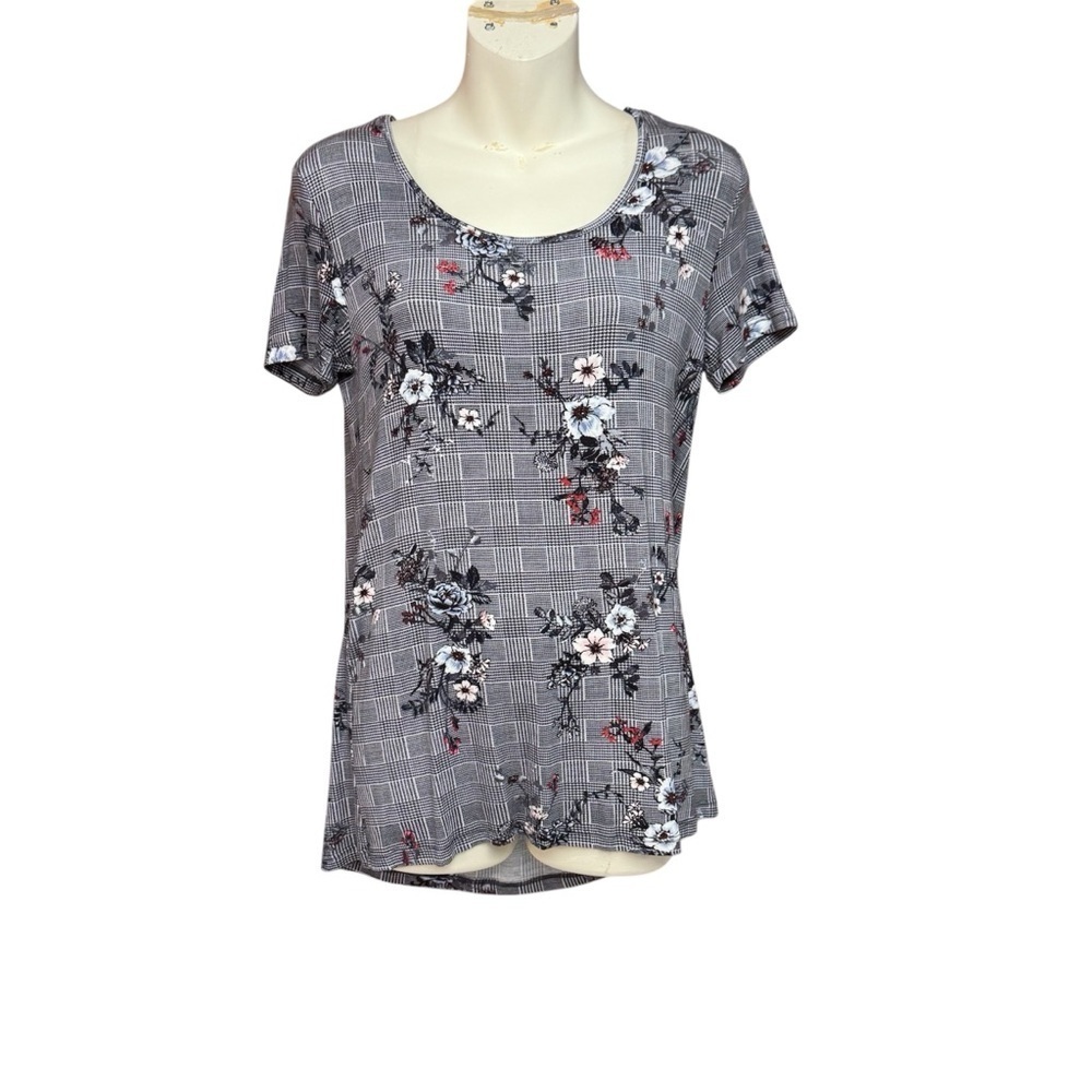Daytrip size small NWT  Floral Checkered scoop neck Women's Top